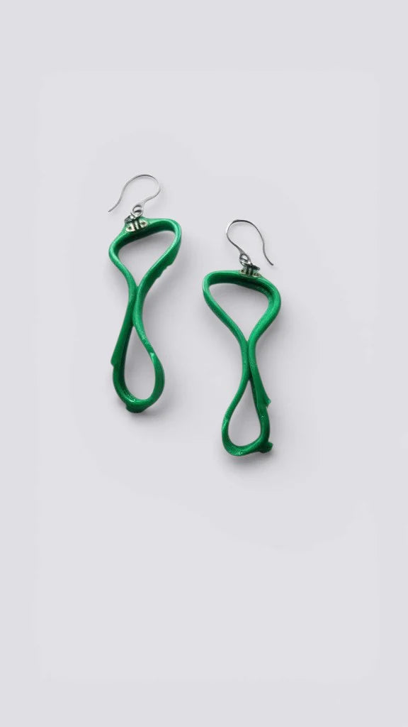 LES BOUCLES D'OREILLES ÉTERNELLE