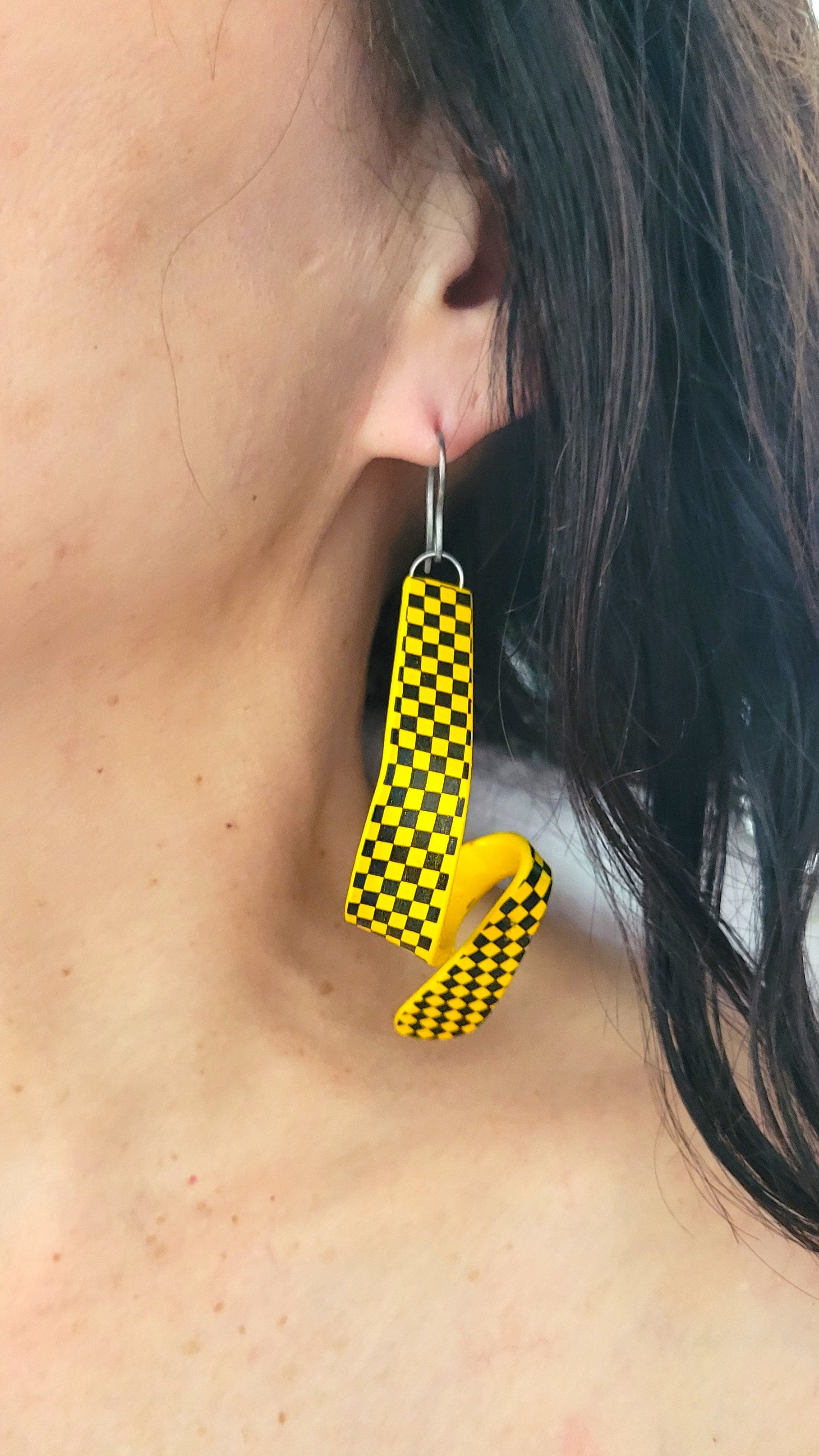 LES BOUCLES TWISS UNIQUE DAMIER JAUNE - BRANCHE DE LUNETTES UPCYCLÉES