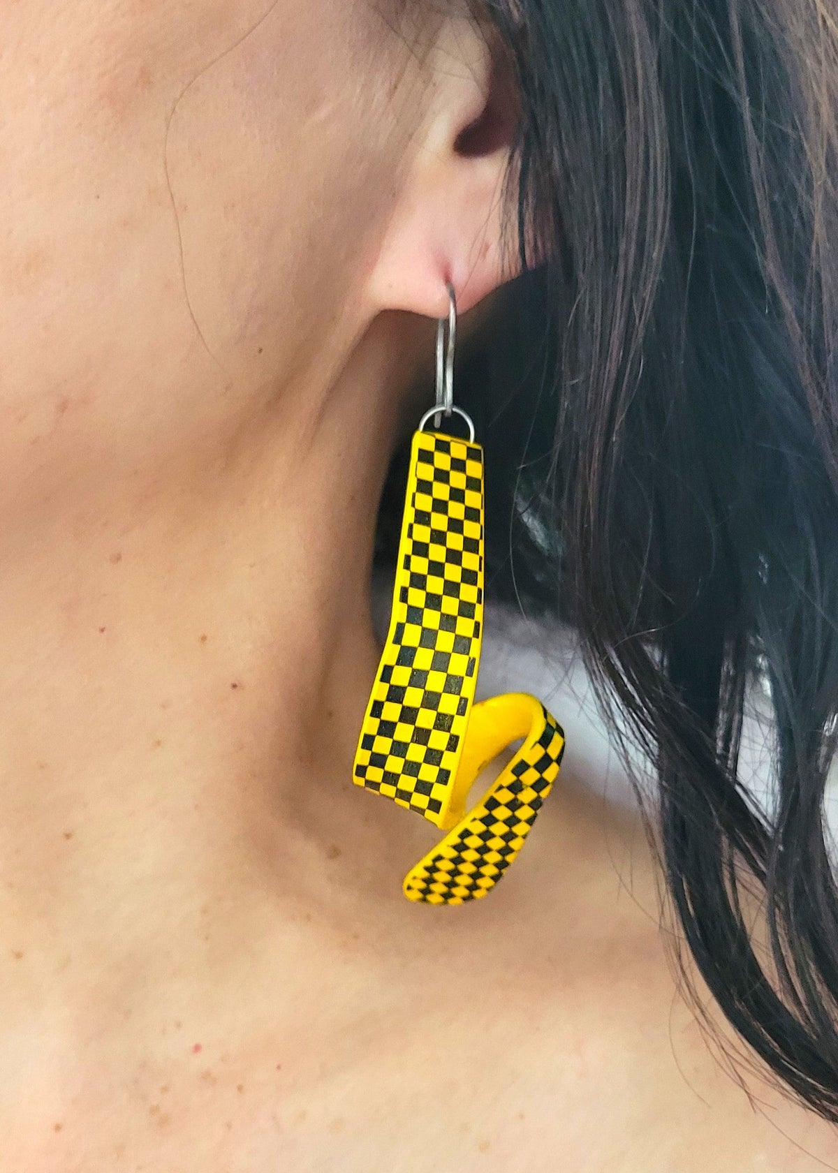 LES BOUCLES TWISS UNIQUE DAMIER JAUNE - BRANCHE DE LUNETTES UPCYCLÉES