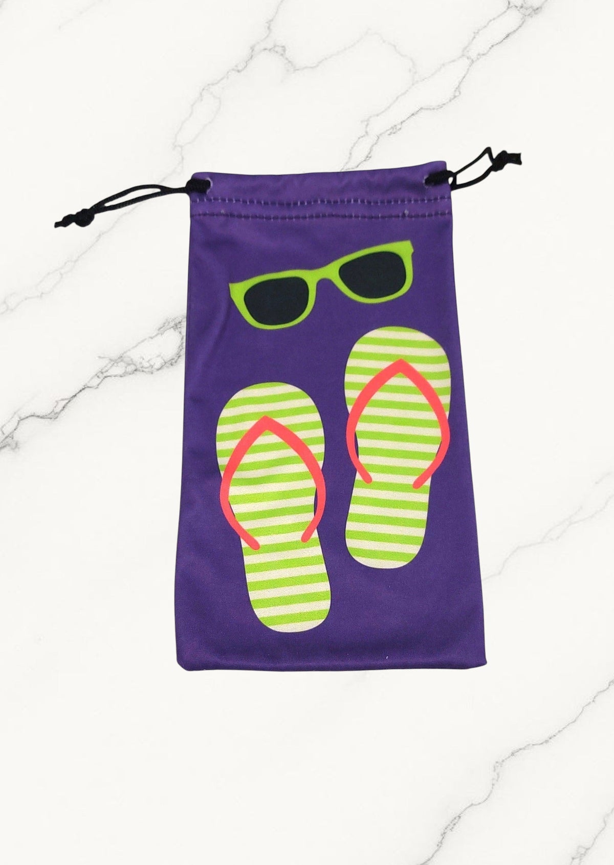 Pochette Jovettine Éco-Bijoux en microfibre violette avec motif estival de tongs et lunettes de soleil